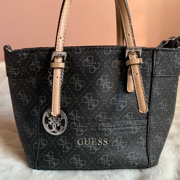 Guess Handbags - Guess purse✨
